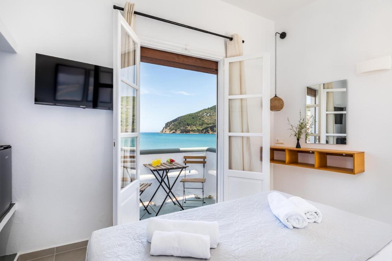 Uncle John'S Guesthouse Skopelos Town Exterior photo