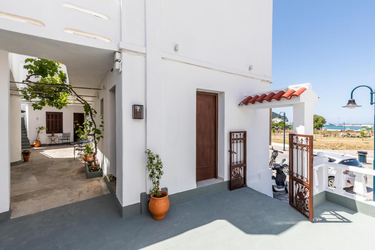 Uncle John'S Guesthouse Skopelos Town Exterior photo
