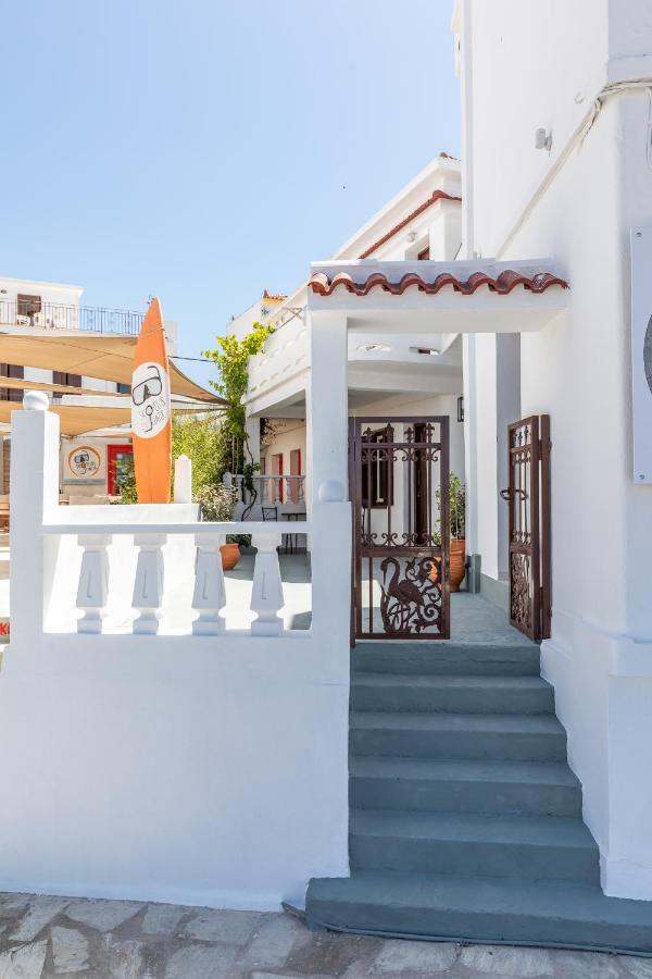 Uncle John'S Guesthouse Skopelos Town Exterior photo